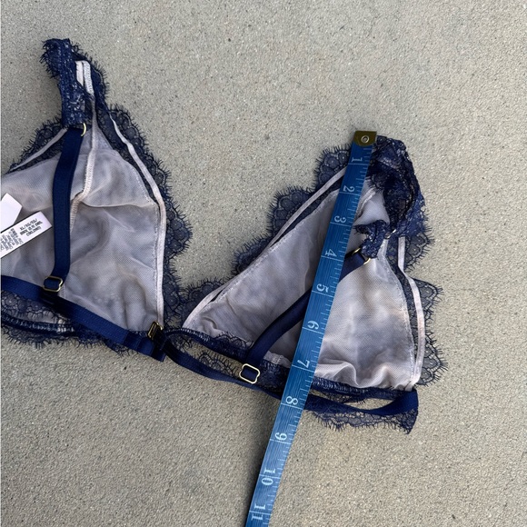 Victorias Secret Lace Trim Navy Blue Bra - Picture 7 of 7